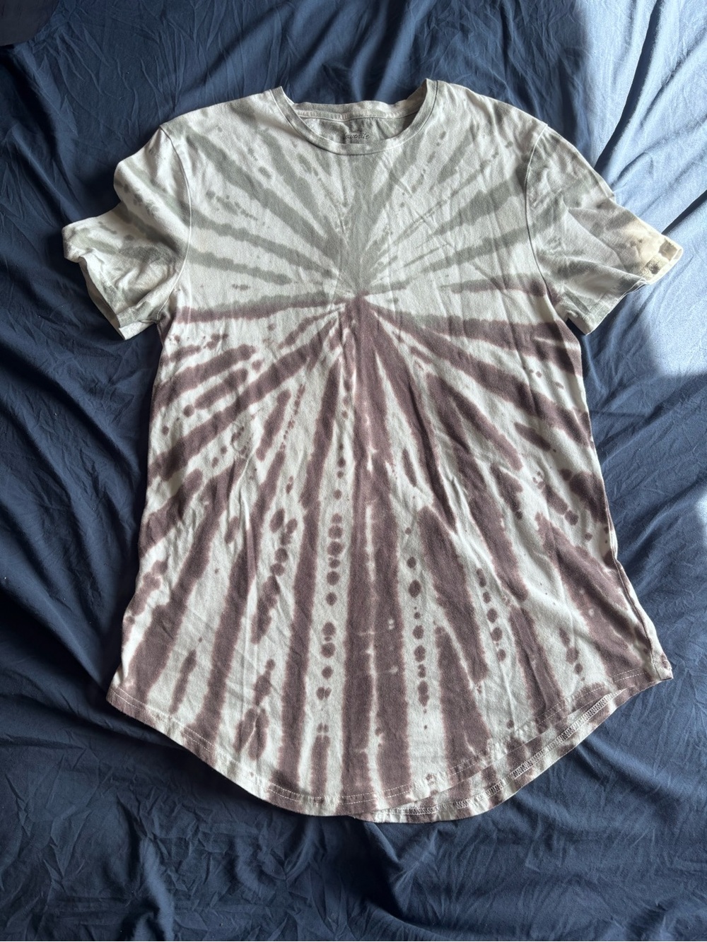 Women's Short Sleeve Tie-Dye Tee in grey and White